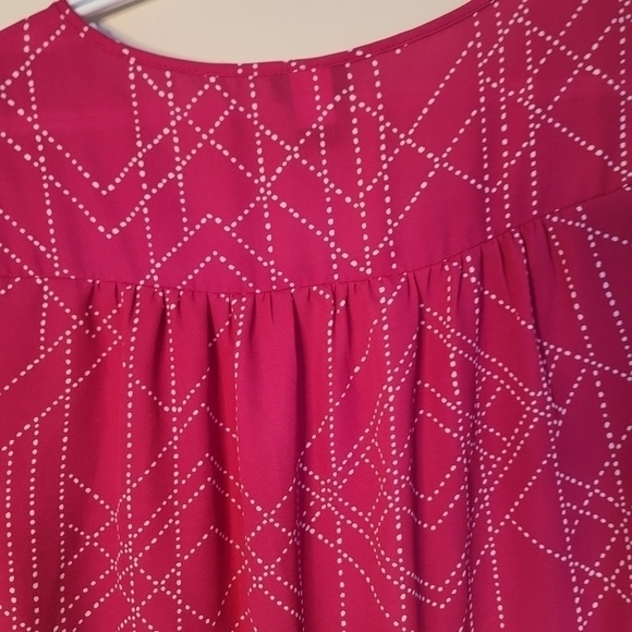 TORRID Geometric Magenta  White Polka Dot Top Keyhole Georgette Blouse. US 0X - Picture 12 of 12